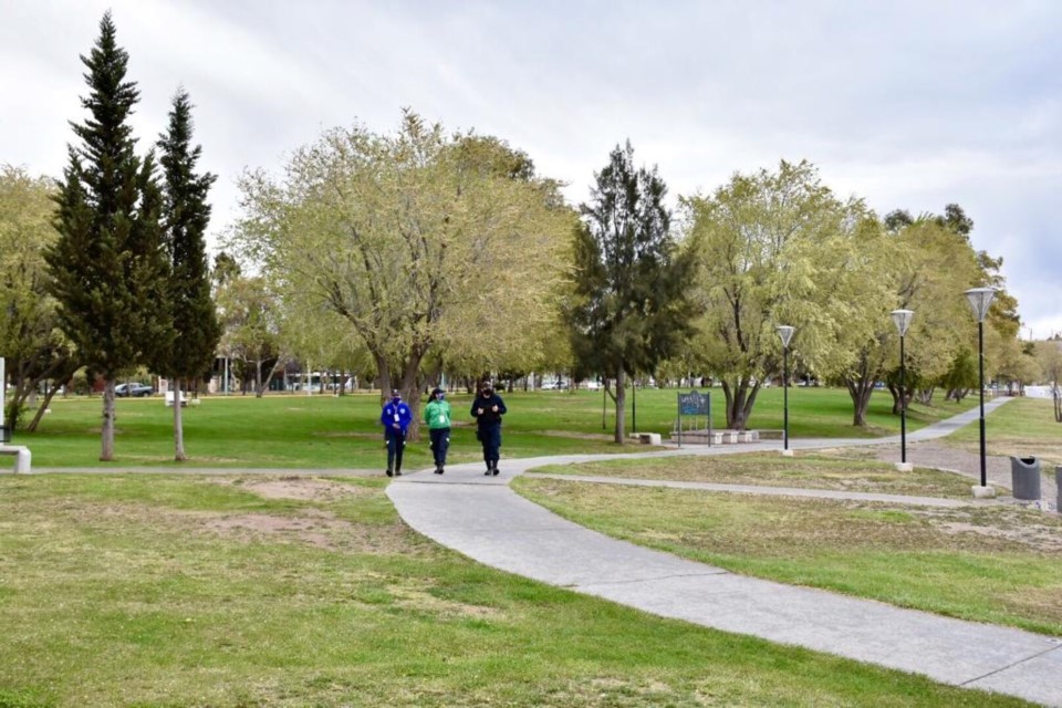 En Trelew cierran la circulación en calles hasta el martes, Río Gallegos aguarda las medidas de Provincia