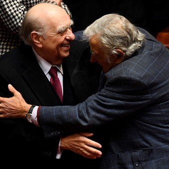 Los expresidentes Mujica y Sanguinetti se despidieron de sus bancas de senadores