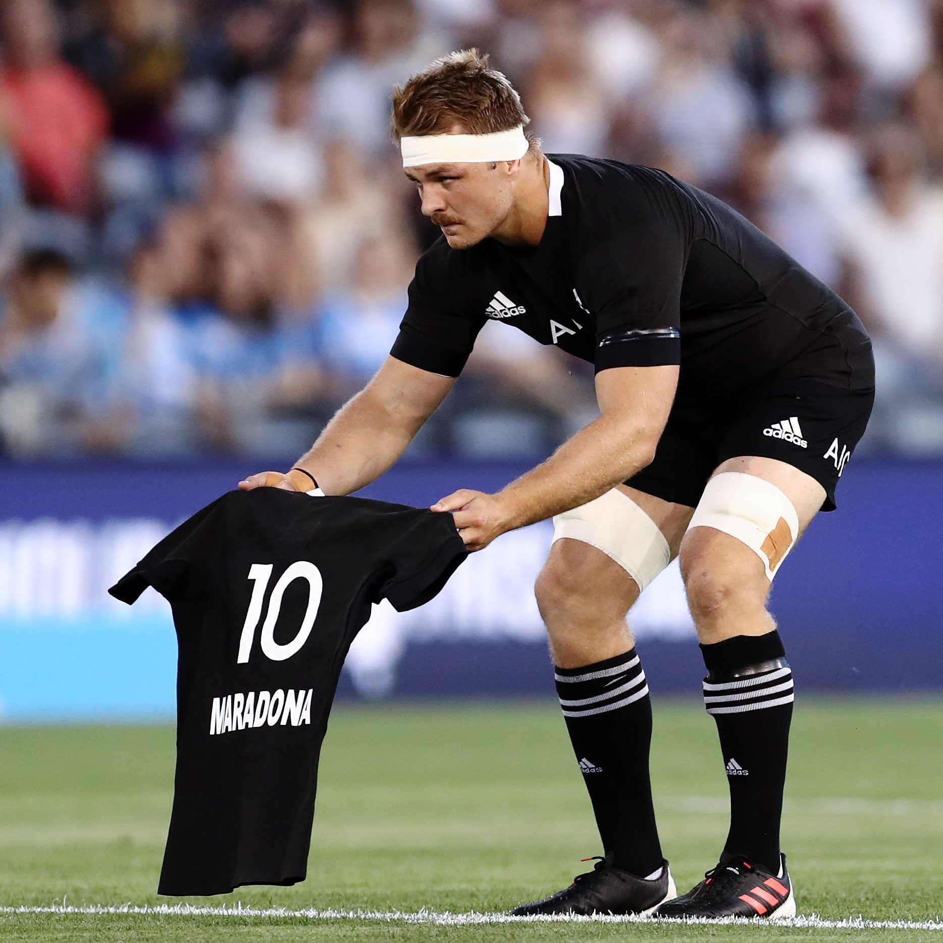 Los All Blacks en todo: Sentido homenaje a Maradona, triunfo frente a Los Pumas y consagración