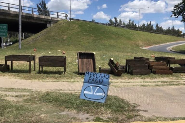 Vende macetas en la Panamericana, dibujó el logo de Mercado Pago y fue puesto como ejemplo por Marcos Galperín