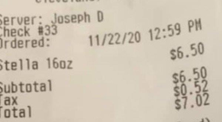 Pidió una cerveza en un restaurante y dejó miles de dólares en propina