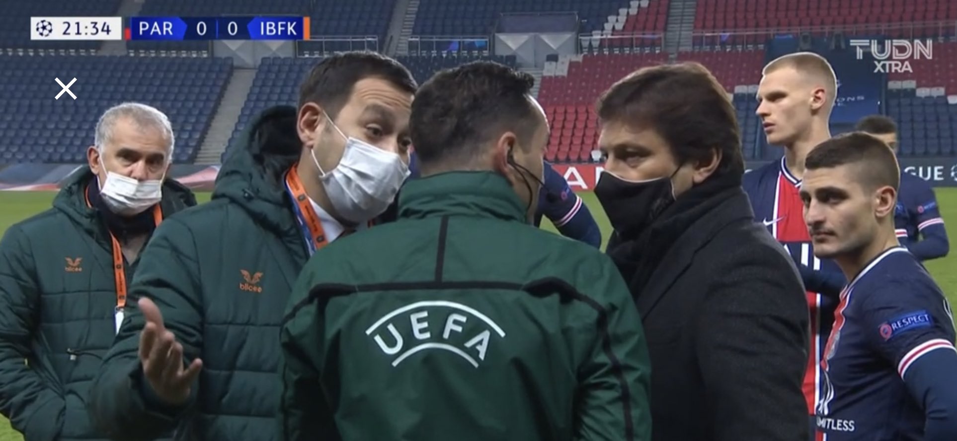 Otro hecho racista: PSG-Basaksehir suspendido por comentario xenófobo de 4to árbitro a jugador del equipo turco