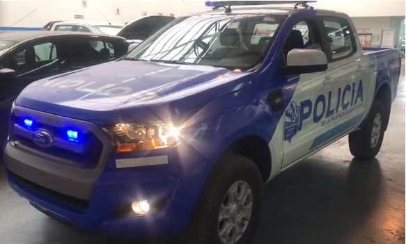 Gobierno Provincial entregó camioneta equipada a la policía de Puerto Santa Cruz