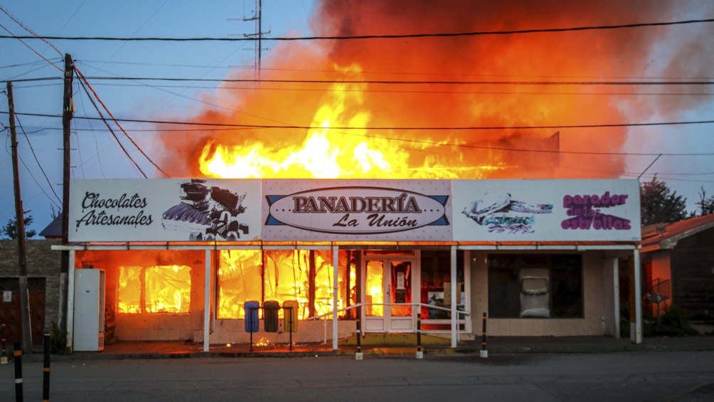 Con una «lluvia de donaciones», reconstruirán «en tiempo récord» la panadería incendiada en Tolhuin