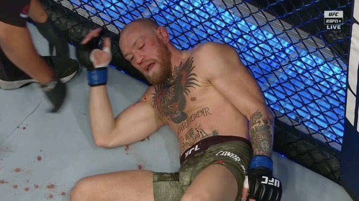 Paliza y decepción: en su regreso a la UFC, Conor McGregor sufrió el primer KO de su carrera con Poirier