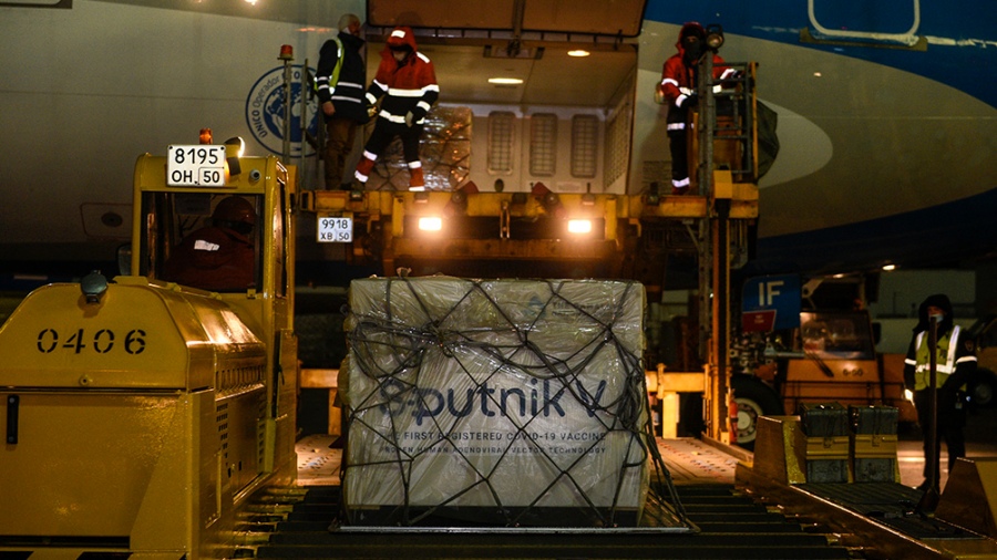 Arriba este mediodía a Moscú el nuevo vuelo de Aerolíneas Argentinas que traerá más vacunas