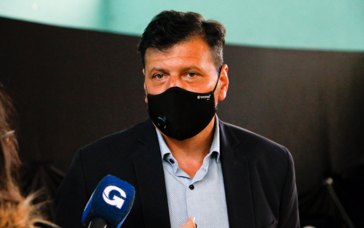 Mauricio Gómez Bull atendió a los “expertos en rutas” de Cambiemos en redes sociales