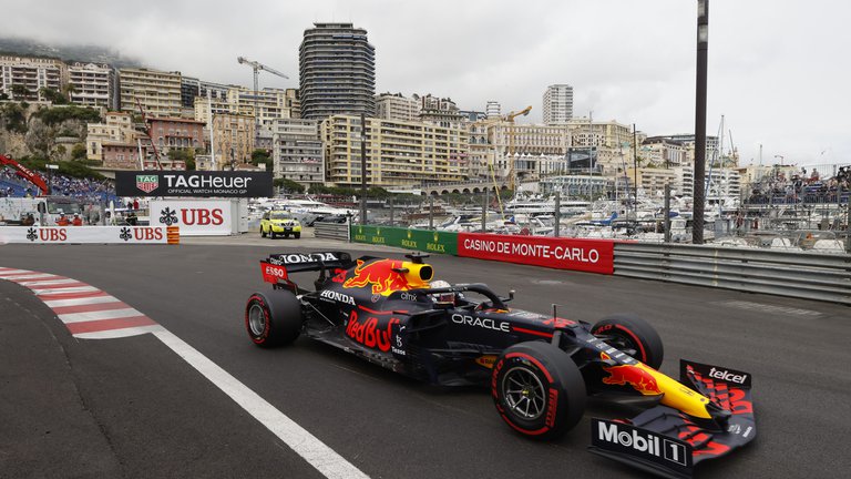 Verstappen se lleva el triunfo en Mónaco y es nuevo líder del campeonato