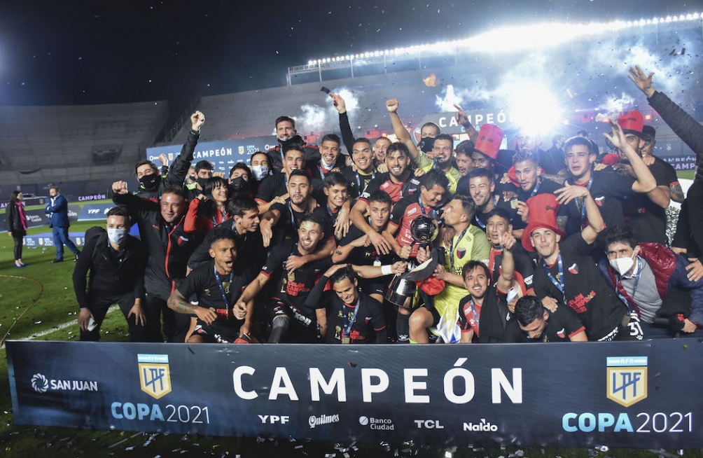 Enorme el Sabalero: Colón aplastó a Racing y logró el primer campeonato de su historia
