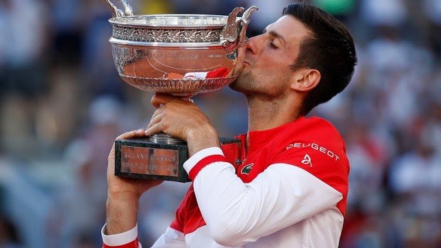 Una bestia: Djokovic arrancó 0-2 con Tsitsipas, después lo demolió y es campeón de Roland Garros
