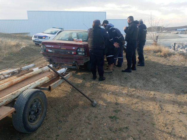 Robaban caños tubing pero los detuvieron con las manos en la maza