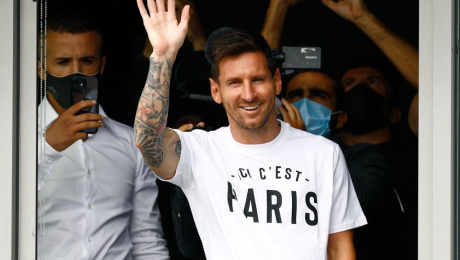 Messi al PSG: qué dice la remera que usó para saludar y la historia que tiene para los hinchas del PSG