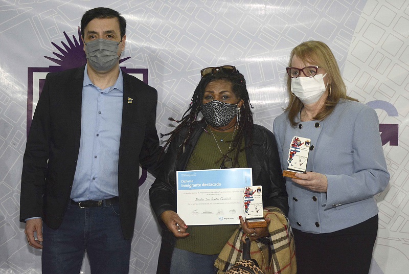 Alicia y Grasso entregaron reconocimientos a inmigrantes que viven hace más de 30 años en Río Gallegos