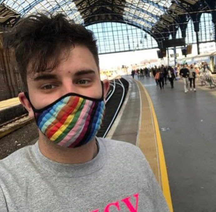 Chofer saludó con un «Damas y Caballeros» y fue denunciado en redes sociales por persona no binaria