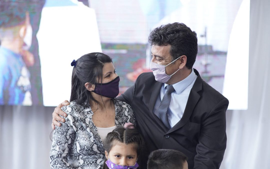 Gustavo González: “Hemos trabajado para poder llevar adelante esta solución habitacional que hoy van a tener más de 400 vecinos”