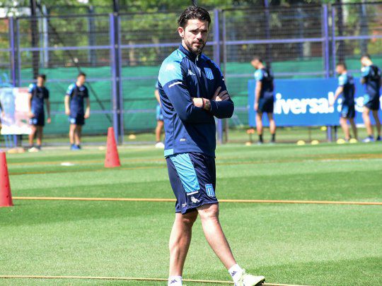 Debuta el Racing de Gago frente a Rosario Central, formaciones, horario y TV