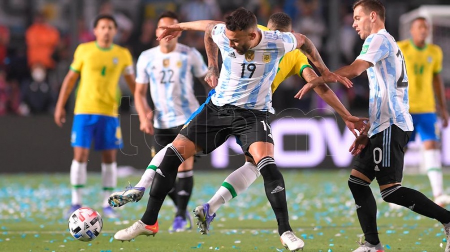 Argentina se metió en Qatar 2022 tras igualar con Brasil y gracias a la derrota de Chile