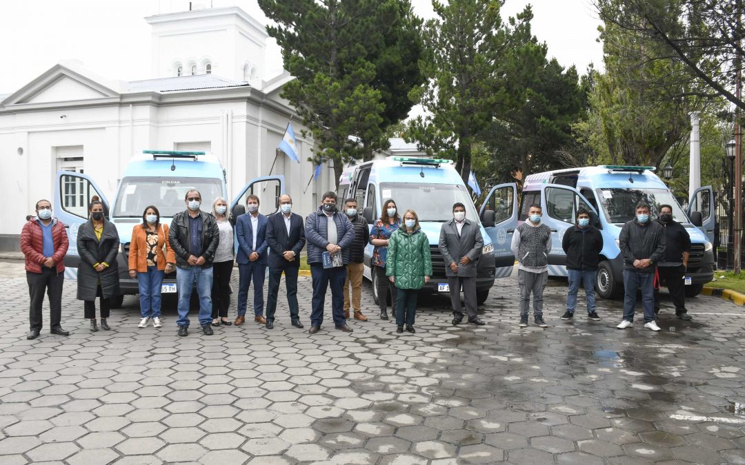 El Gobierno efectivizó la entrega de tres ambulancias de alta complejidad
