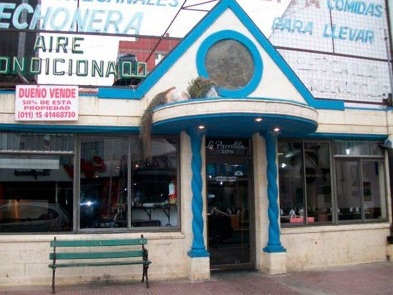 En venta el restorán cuyo dueño basureó a clientes que pagaron con la AUH