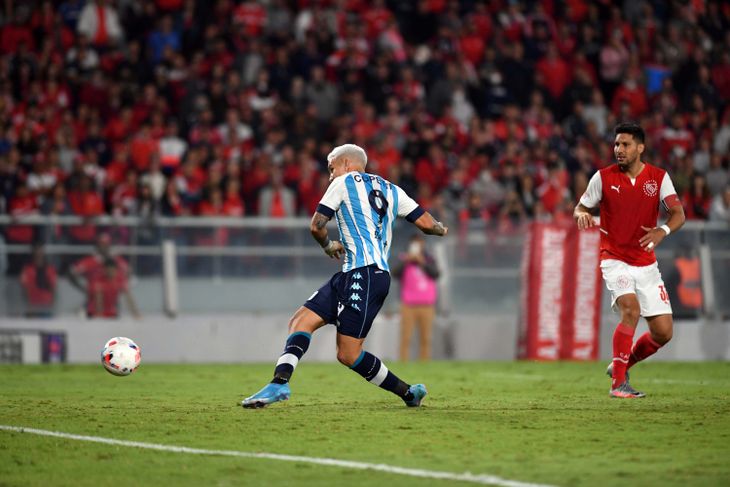 Racing capo de Avellaneda: le ganó a Independiente y es puntero