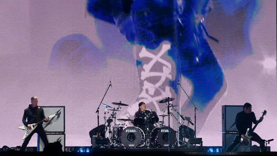Metallica hizo saltar a más de 60 mil personas en el Campo Argentino de Polo
