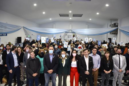 Alicia y Grasso encabezaron el acto de entrega de terrenos a vecinos y vecinas de Río Gallegos