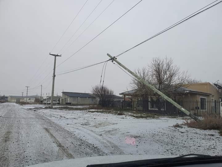 Barrio El Faro: Otra vez conductor se lleva puesto poste de luz y se fuga