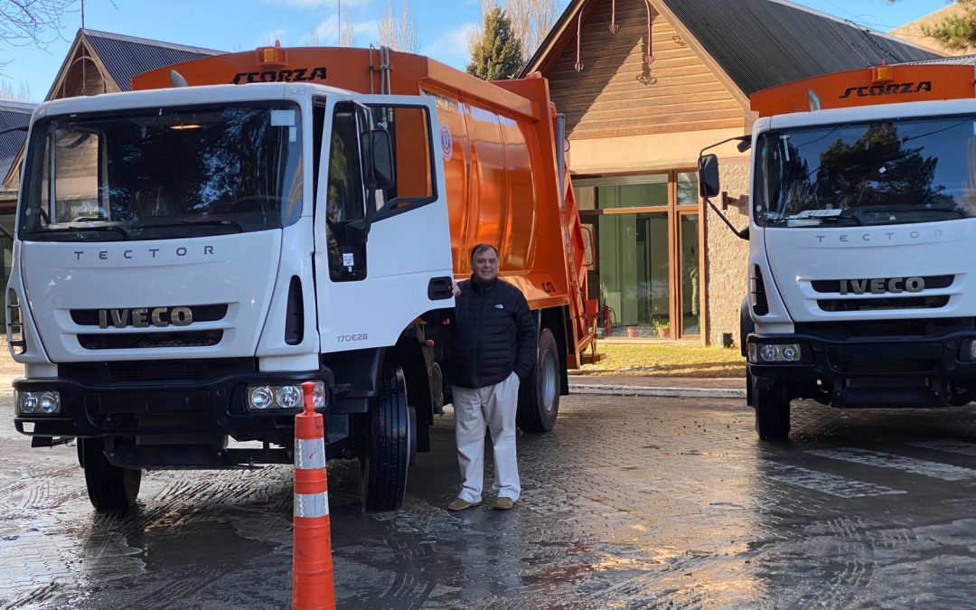 EL CALAFATE: YA TIENE DOS NUEVOS CAMIONES RECOLECTORES Y 80 CONTENEDORES