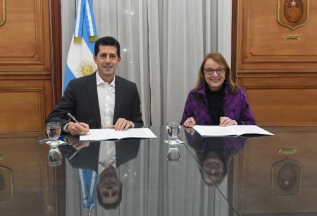 La gobernadora Alicia Kirchner firmó convenio para la construcción del nuevo Acueducto Río Gallegos
