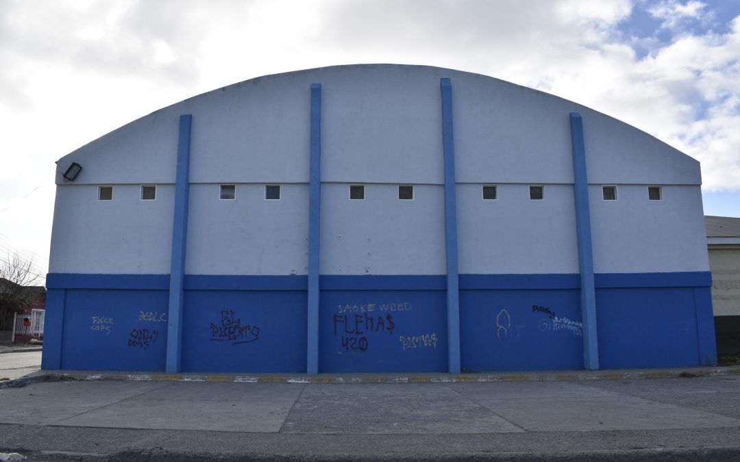 Los que no quieren la ciudad: Vandalizaron gimnasio “Lucho” Fernández con pintadas