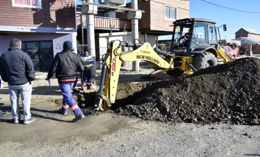 Vecinos expectantes ante el inicio de la obra de extensión de red cloacal