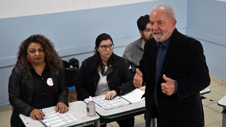 Lula votó y dijo que Brasil volverá a la «normalidad» si derrota a Bolsonaro