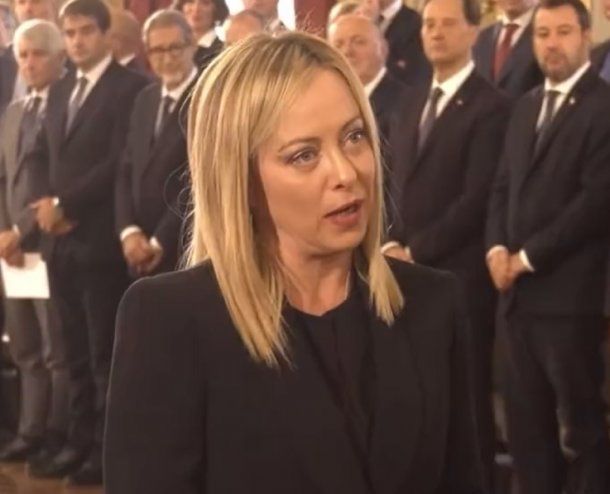 La ultraderecha en Italia: Meloni juró como primera ministra