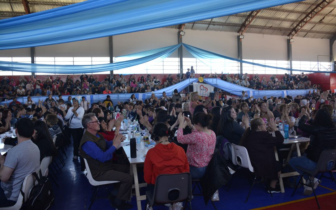 Con una exitosa convocatoria se realizó el “Bingo Mundialista”