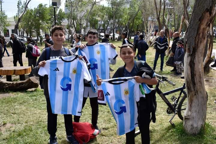 Miles de riogalleguenses tienen su camiseta de la Selección