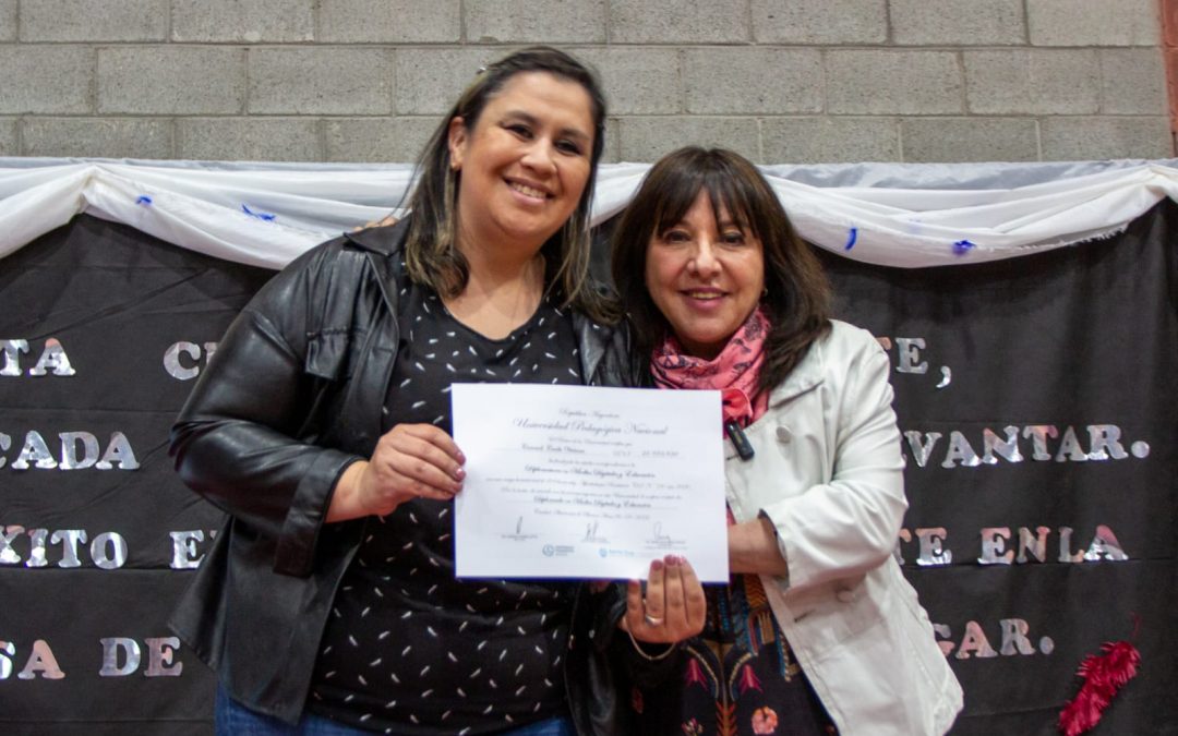 Velázquez: “La educación abre nuevos horizontes y permite construir sueños”