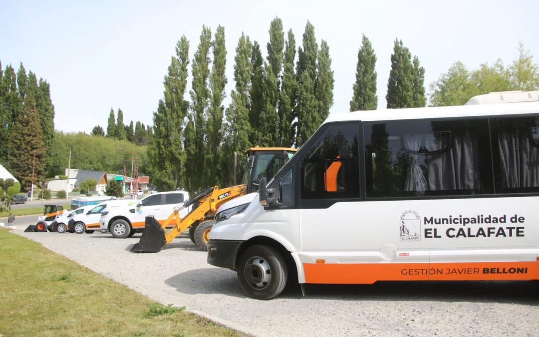 Belloni presentó nueva flota de maquinarias y vehiculos para la municipalidad de El Calafate