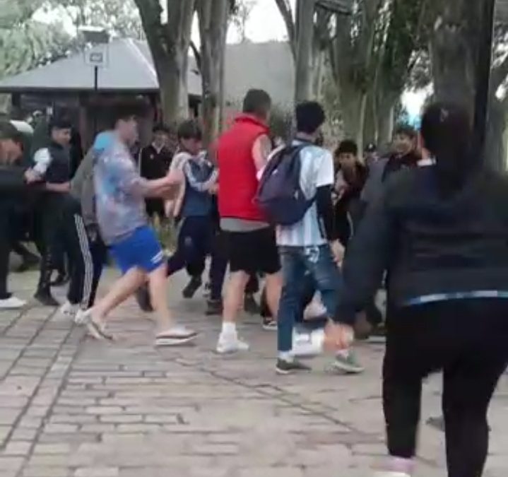 Los videos de la feróz pelea en medio de los festejos por Argentina