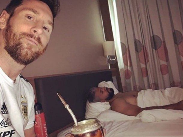 El Kun Agüero se quedó en la concentración y dormirá en «la pieza» con Lionel Messi