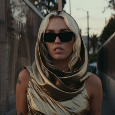 ‘Flowers’, el tremendo éxito de Miley Cyrus que hizo de una ruptura dolorosa un homenaje al amor propio