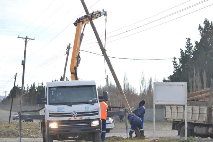 SERVICIOS PÚBLICOS REALIZA UNA INTENSA LABOR POR LOS FUERTES VIENTOS