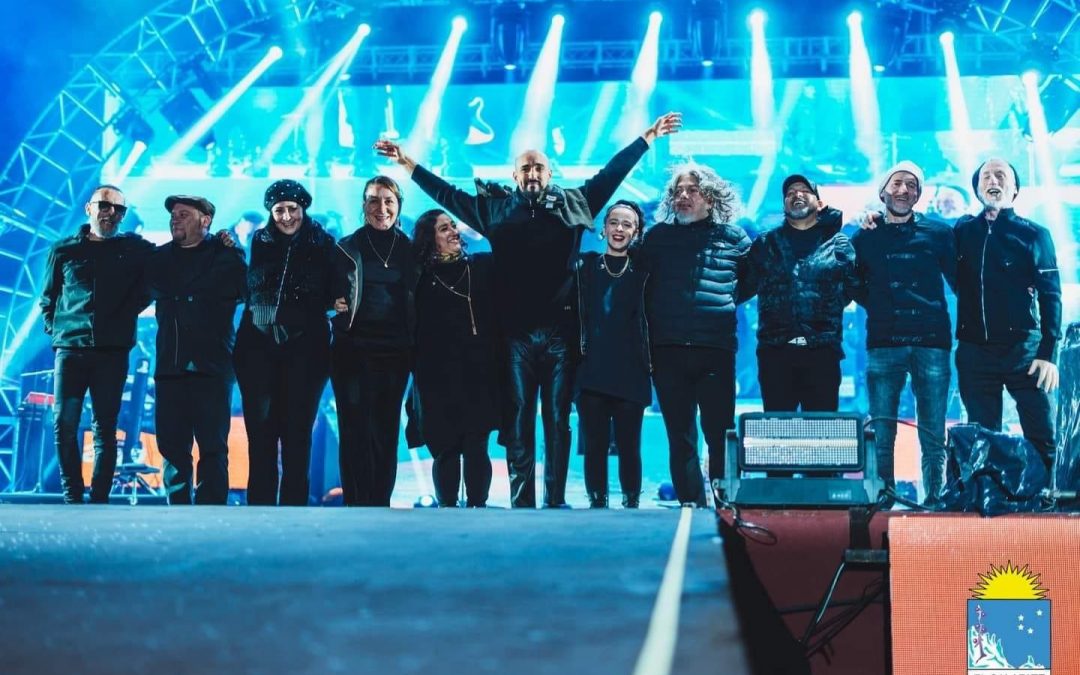 FIESTA DEL LAGO: En el día de los enamorados, Abel Pintos brilló en El Calafate