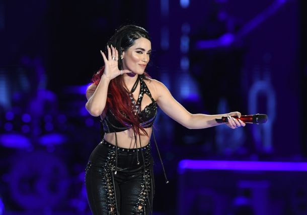 La reacción de Lali Espósito al recibir el cuadro con el «sold out» en Vélez