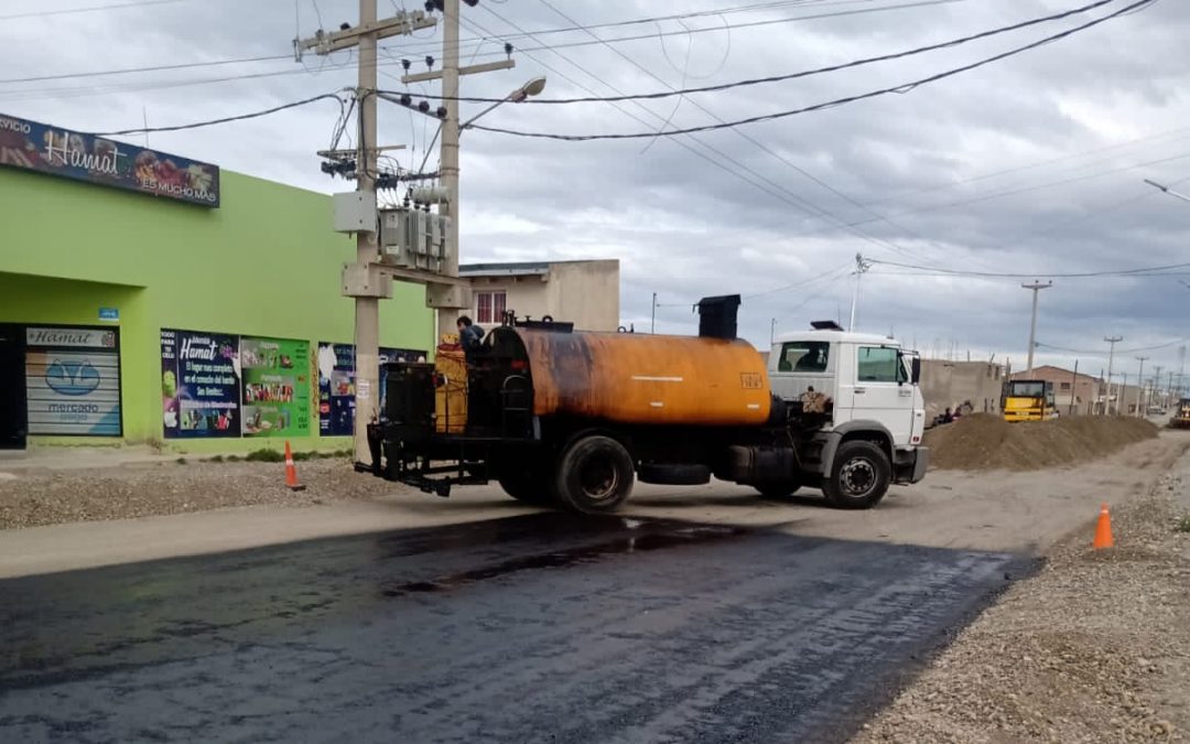 A BUEN RITMO: AVANZA EL ASFALTADO DE CALLE 13 EN EL SAN BENITO