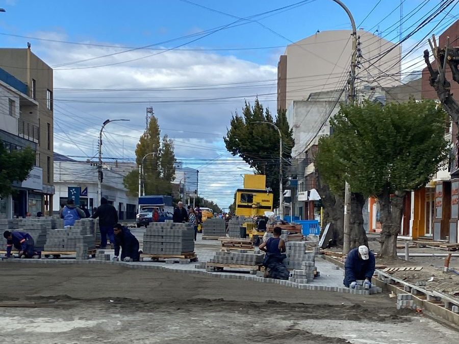 LA OBRA RENOVACIÓN INTEGRAL DE AVENIDA KIRCHNER NO SE DETIENE