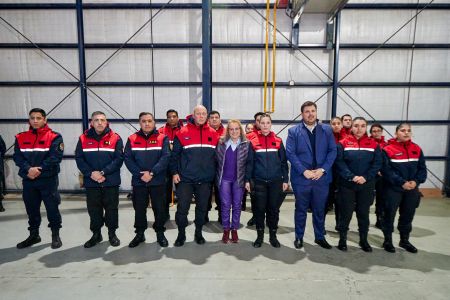 Inversión en seguridad: Alicia entregó equipamiento estructural para sofocar incendios por más de 39 millones de pesos