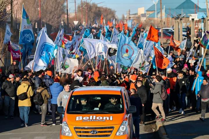 BELLONI GOBERNADOR: UNA MULTITUD EN LA CARAVANA POR LAS CALLES DE RÍO GALLEGOS