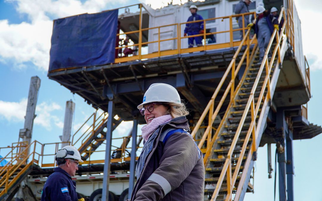 Desarrollo Productivo: Alicia recorrió el primer pozo exploratorio del Macizo de Palermo Aike