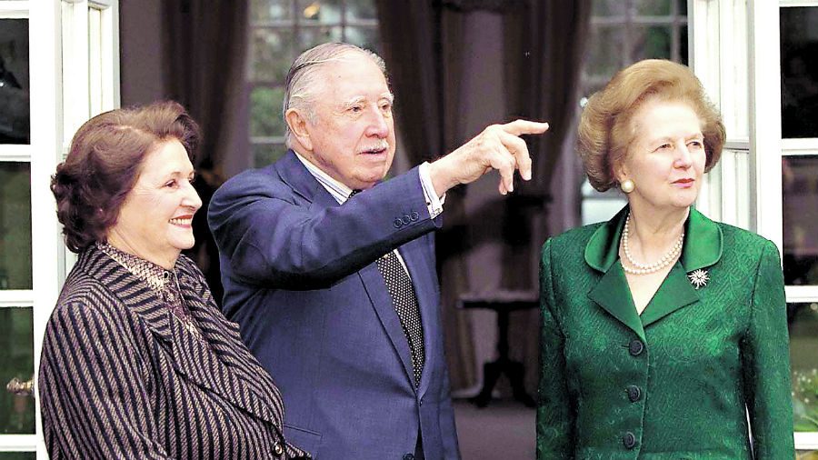 El Gobierno le retiró dos condecoraciones al dictador chileno Augusto Pinochet