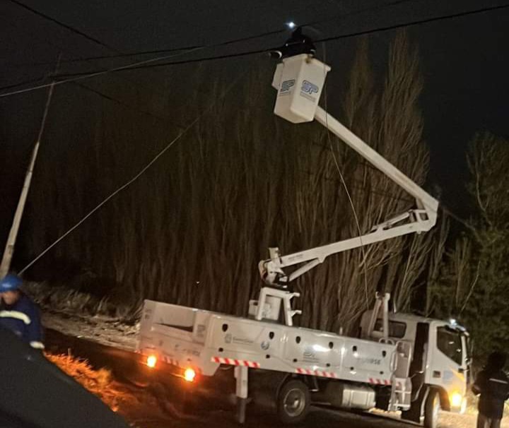 INTENSA LABOR DE SERVICIOS PÚBLICOS POR LOS FUERTES VIENTOS